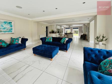 5 bedroom Detached house to let in Brickyard, Great Limber, Grimsby, DN37