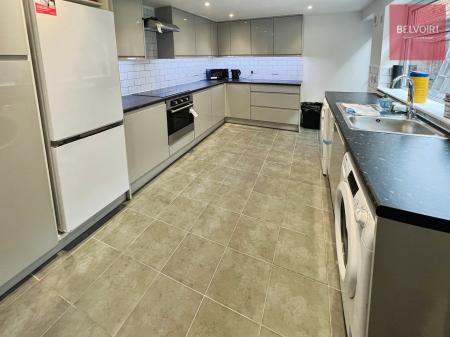 5 bedroom House share to let in Corporation Road, Grimsby, DN31