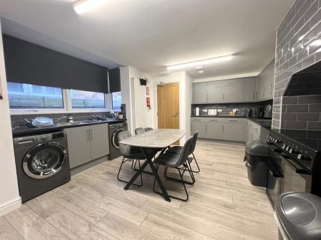 1 bedroom House share to let in Grimsby Road, Cleethorpes, DN35