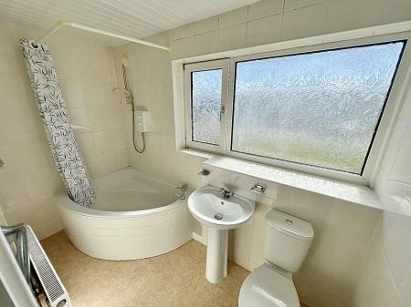 3 bedroom Terraced House to let in Queensway, Grimsby, DN37