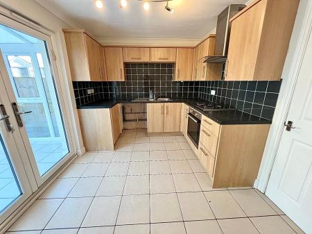 3 bedroom Terraced House to let in Queensway, Grimsby, DN37