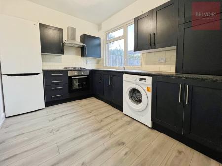 3 bedroom Semi-detached house to let in Sutcliffe Avenue, Grimsby, DN33