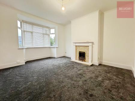 3 bedroom Semi-detached house to let in Sutcliffe Avenue, Grimsby, DN33