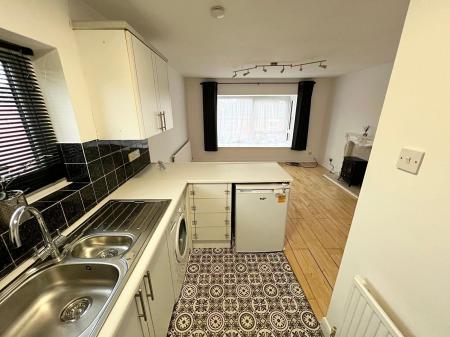 2 bedroom Flat to let in Torrington Street, Grimsby, DN32