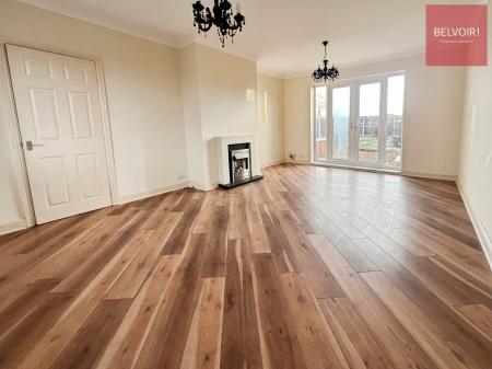 3 bedroom Semi-detached house to let in Laceby Road, Grimsby, DN34