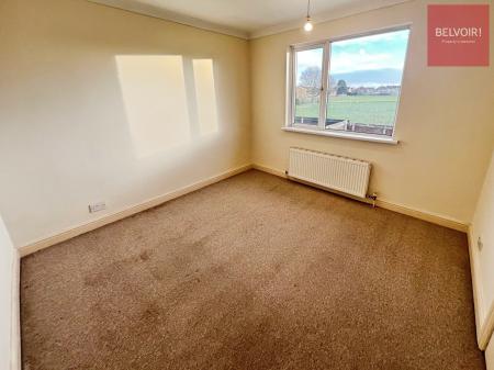 3 bedroom Semi-detached house to let in Laceby Road, Grimsby, DN34