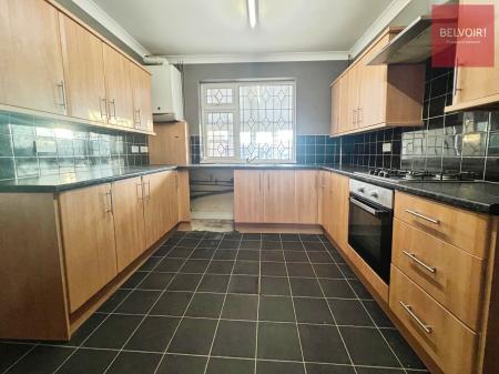 3 bedroom Semi-detached house to let in Laceby Road, Grimsby, DN34