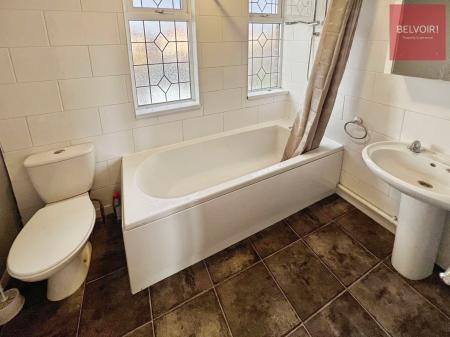 3 bedroom Semi-detached house to let in Laceby Road, Grimsby, DN34