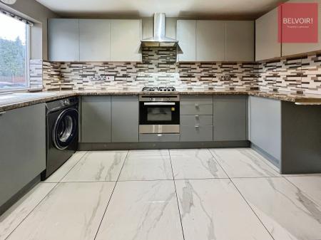 3 bedroom Semi-detached house to let in Beverley Close, Holton Le Clay, DN36