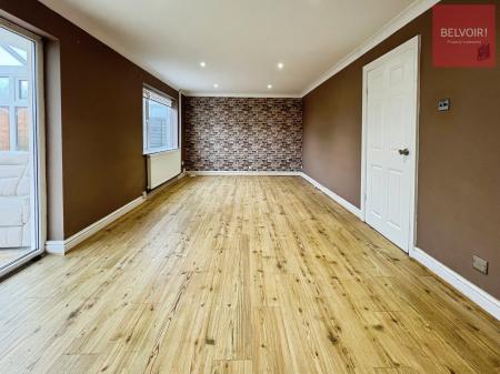 3 bedroom Semi-detached house to let in Beverley Close, Holton Le Clay, DN36