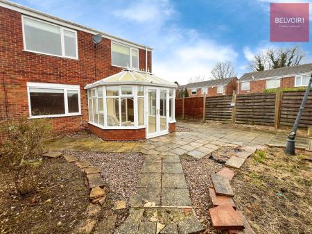 3 bedroom Semi-detached house to let in Beverley Close, Holton Le Clay, DN36