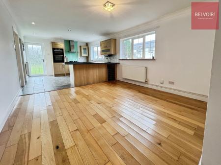 3 bedroom Detached bungalow to let in Station Road, Stallingborough, DN41