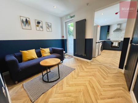 1 bedroom House of Multiple Occupation to let in Eleanor Street, Grimsby, DN32