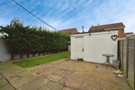 3 bedroom Semi-detached house for sale in Ferndown Drive, Immingham, DN40