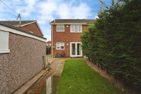3 bedroom Semi-detached house for sale in Ferndown Drive, Immingham, DN40
