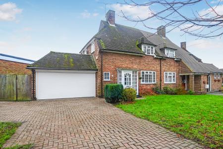 Kingston Avenue, East Horsley, KT24