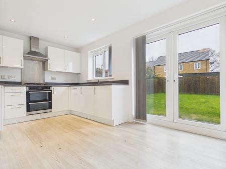 4 bedroom Detached house to let in Scampston Drive, Beckwithshaw, HG3