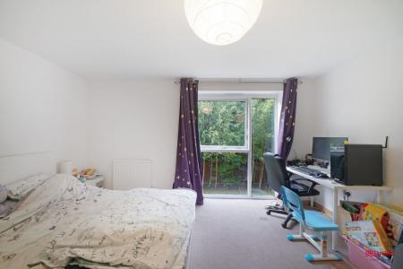 2 bedroom Flat for sale in Zodiac Close, Edgware, London, HA8
