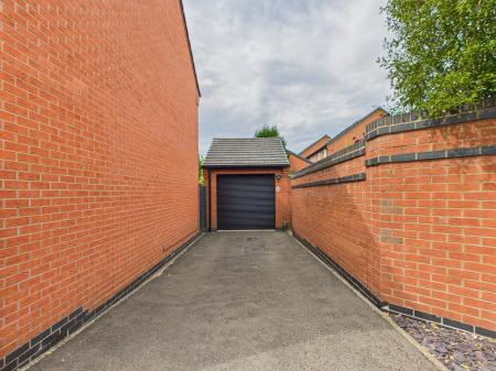 4 bedroom Detached house for sale in Frezenberg Close, Burbage, LE10