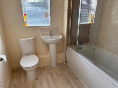 2 bedroom Flat to let in Edinburgh Road, Nuneaton, CV10