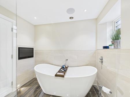 5 bedroom Detached house for sale in Bradgate Road, Hinckley, LE10