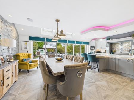 5 bedroom Detached house for sale in Bradgate Road, Hinckley, LE10