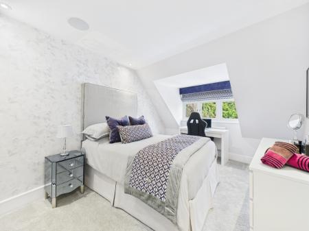 5 bedroom Detached house for sale in Bradgate Road, Hinckley, LE10