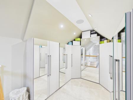 5 bedroom Detached house for sale in Bradgate Road, Hinckley, LE10