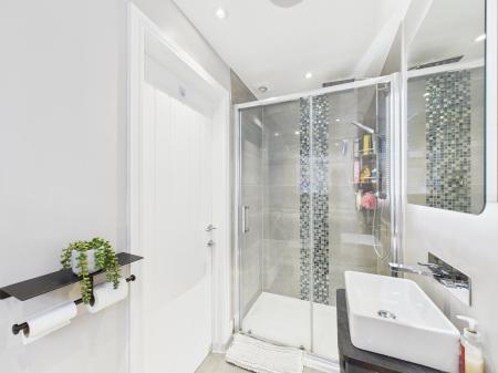 5 bedroom Detached house for sale in Bradgate Road, Hinckley, LE10