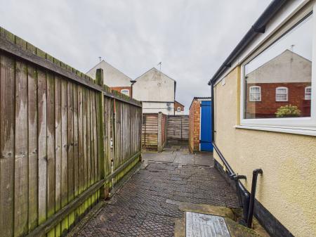 3 bedroom Terraced House for sale in Factory Road, Hinckley, LE10