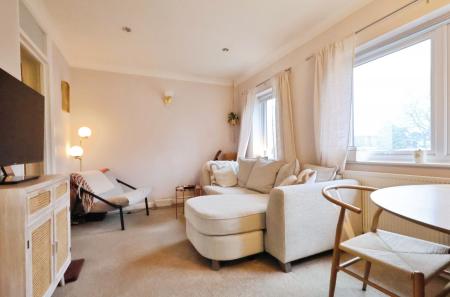 2 bedroom Flat for sale in Westbrook Court, Stevenage Road, Hitchin