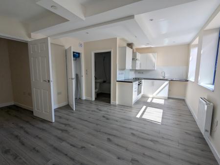 2 bedroom Flat to let in Station Road, Kettering