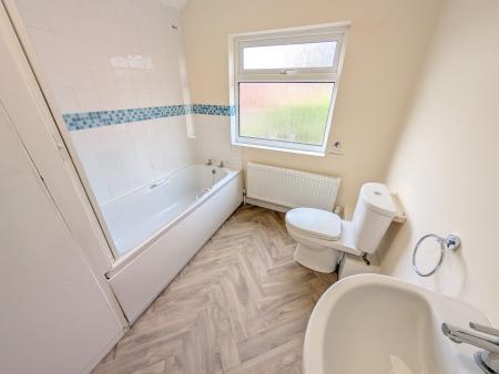2 bedroom Terraced House to let in Midland Road, Raunds, NN9
