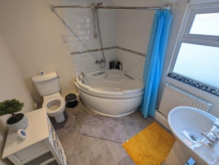 3 bedroom Terraced House to let in Field Street, Kettering, NN16