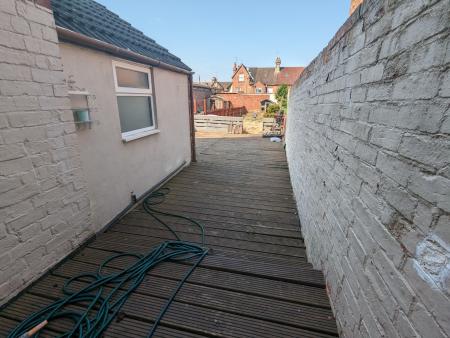3 bedroom Terraced House to let in Field Street, Kettering, NN16