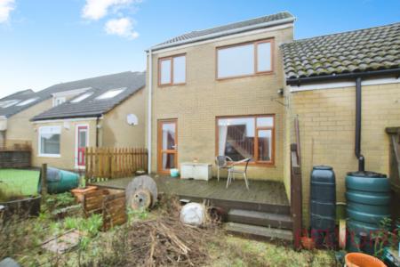 3 bedroom Semi-detached house for sale in Rooms Fold, Leeds, LS27