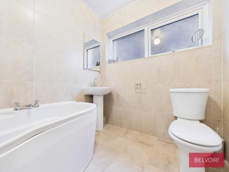 4 bedroom Detached house to let in Denning Road, Borras, LL12