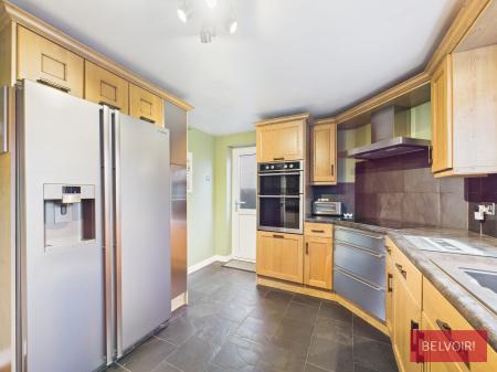 4 bedroom Detached house to let in Denning Road, Borras, LL12