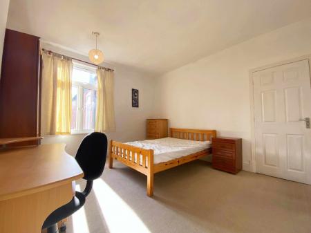 5 bedroom Terraced House for sale in Hartopp Road, Clarendon Park, Leicester, LE2