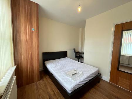 4 bedroom Semi-detached house to let in Abingdon Road, Clarendon Park, Leicester, LE2