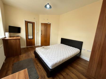 4 bedroom Semi-detached house to let in Abingdon Road, Clarendon Park, Leicester, LE2