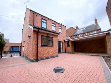 4 bedroom Semi-detached house to let in Abingdon Road, Clarendon Park, Leicester, LE2