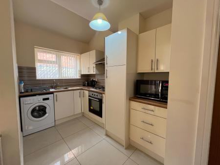 4 bedroom Semi-detached house to let in Abingdon Road, Clarendon Park, Leicester, LE2