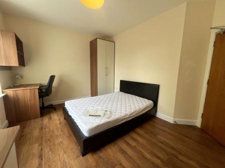 4 bedroom Semi-detached house to let in Abingdon Road, Clarendon Park, Leicester, LE2