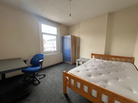 2 bedroom Terraced House to let in Clarendon Park Road, Clarendon Park, Leicester, LE2