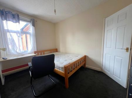 2 bedroom Terraced House to let in Clarendon Park Road, Clarendon Park, Leicester, LE2