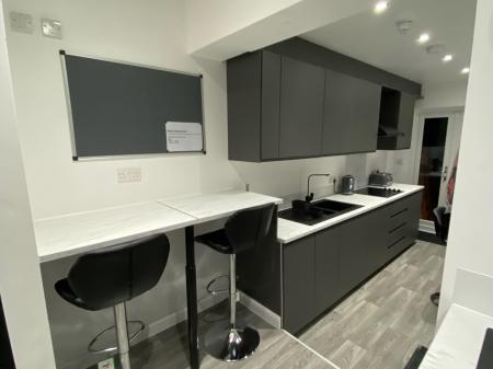 6 bedroom Semi-detached house to let in Duncan Road, Aylestone, Leicester, LE2