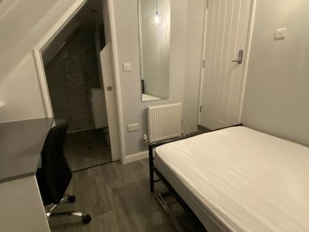 6 bedroom Semi-detached house to let in Duncan Road, Aylestone, Leicester, LE2