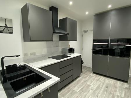 6 bedroom Semi-detached house to let in Duncan Road, Aylestone, Leicester, LE2