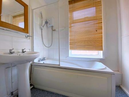 5 bedroom Terraced House to let in Hartopp Road, Clarendon Park, Leicester, LE2